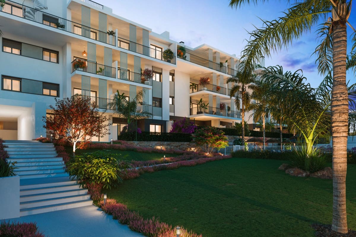 2 chambre Appartement à vendre à Estepona avec piscine garage - 519 000 € (Ref: 9913969)