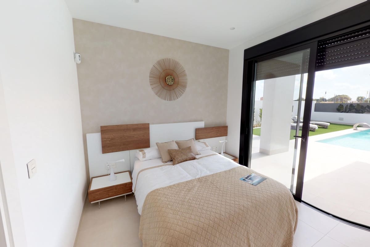 3 slaapkamer Villa te koop in San Pedro del Pinatar met zwembad - € 519.950 (Ref: 9914002)