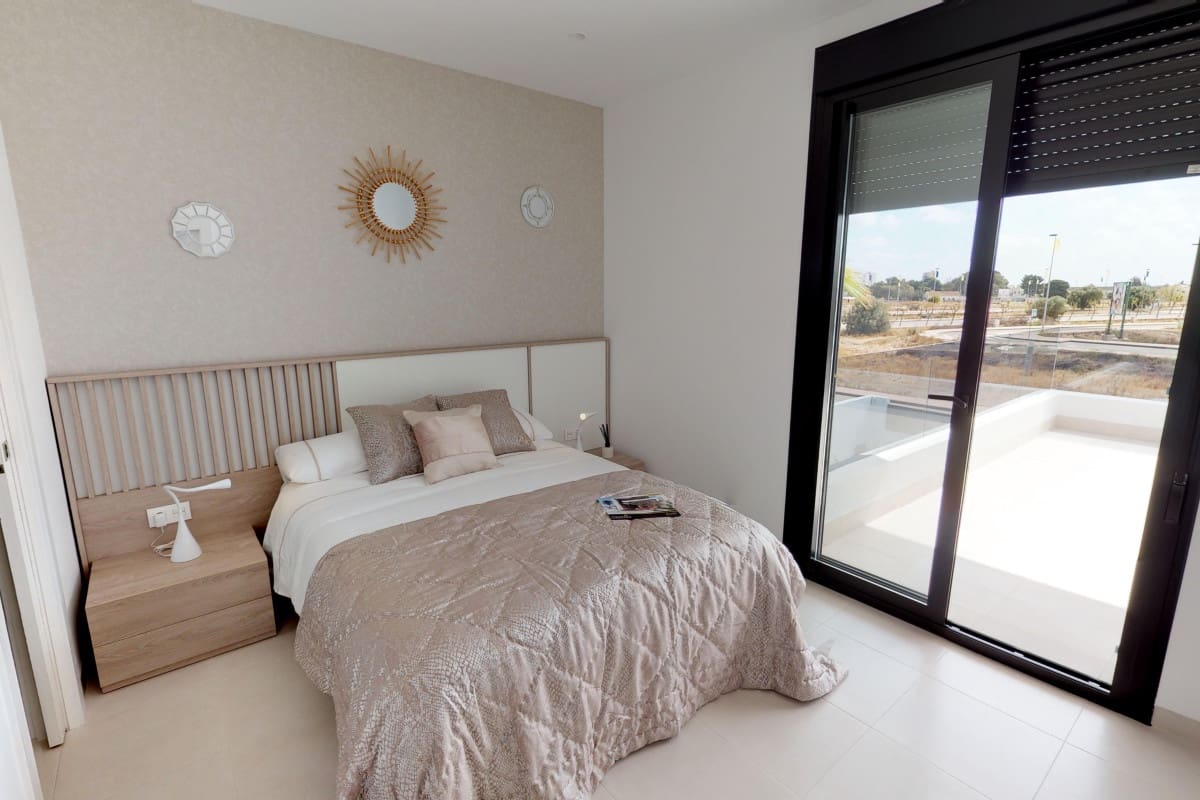 3 slaapkamer Villa te koop in San Pedro del Pinatar met zwembad - € 519.950 (Ref: 9914002)