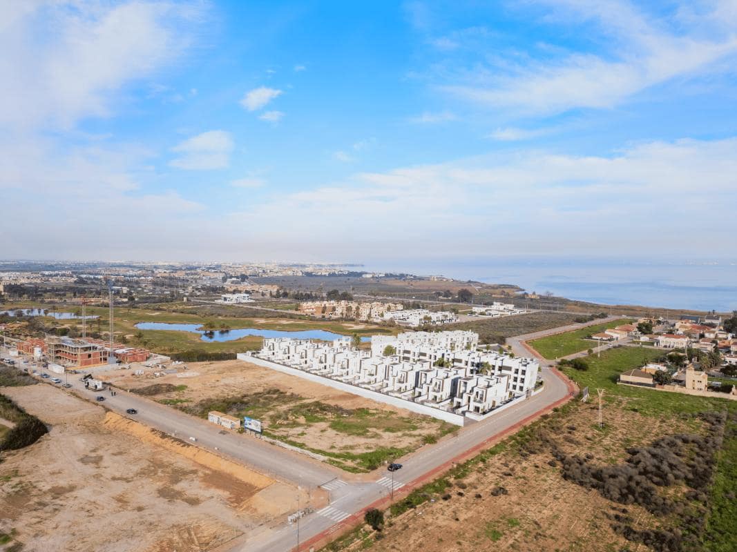 3 bedroom Townhouse for sale in Los Alcazares with garage - € 469,000 (Ref: 9917004)