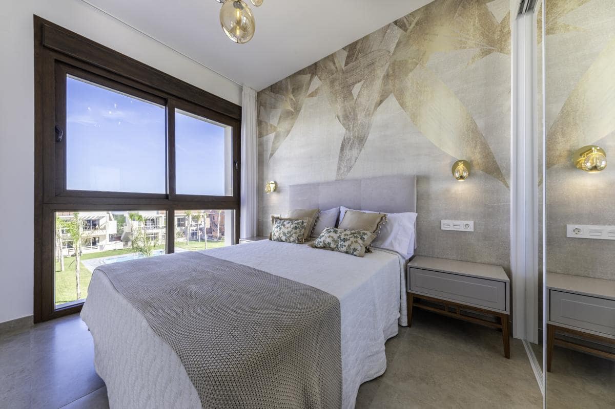 Apartamento de 2 habitaciones en Torrevieja en venta con piscina - 300.000 € (Ref: 9917040)
