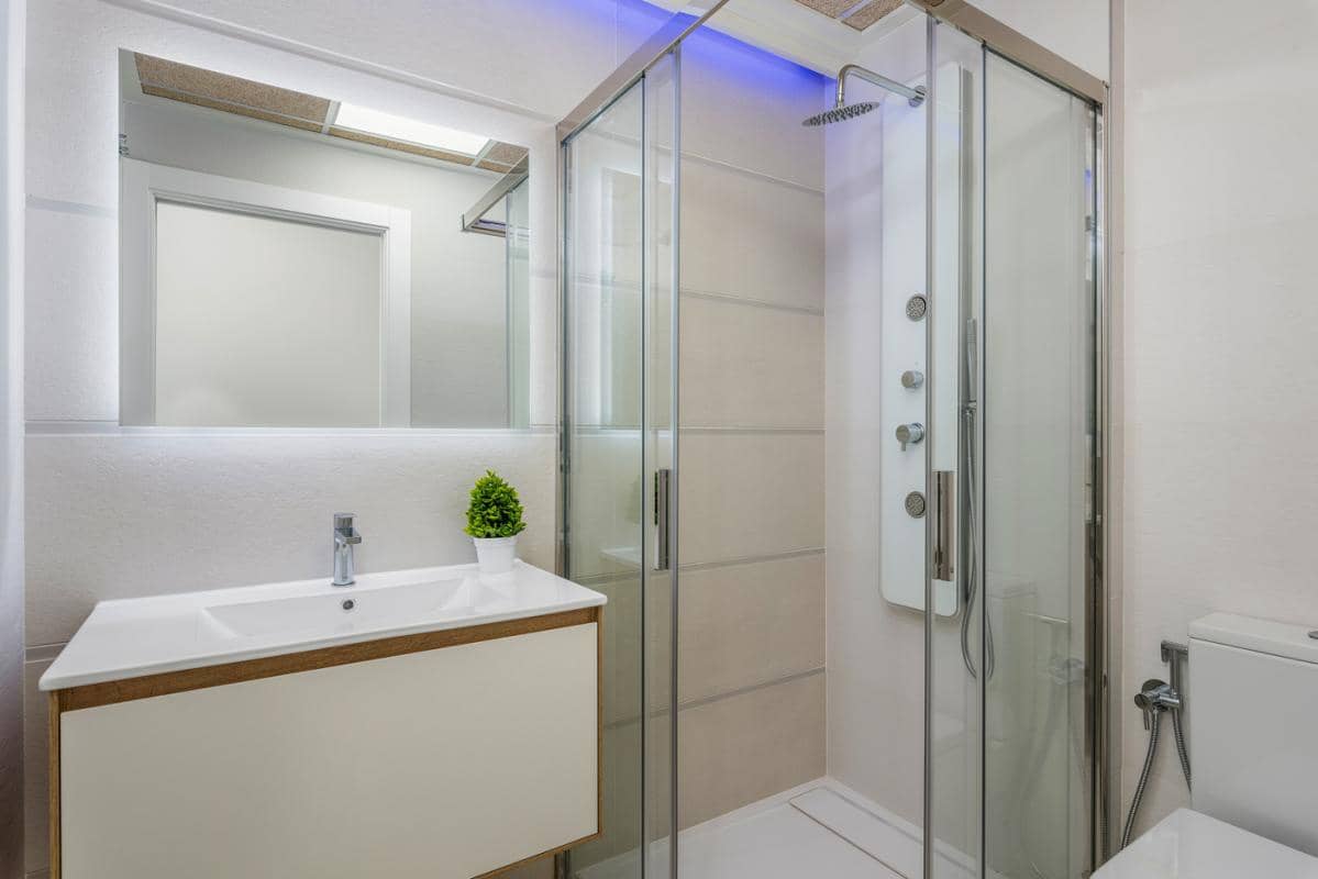 Apartamento de 2 habitaciones en Torrevieja en venta con piscina - 300.000 € (Ref: 9917040)