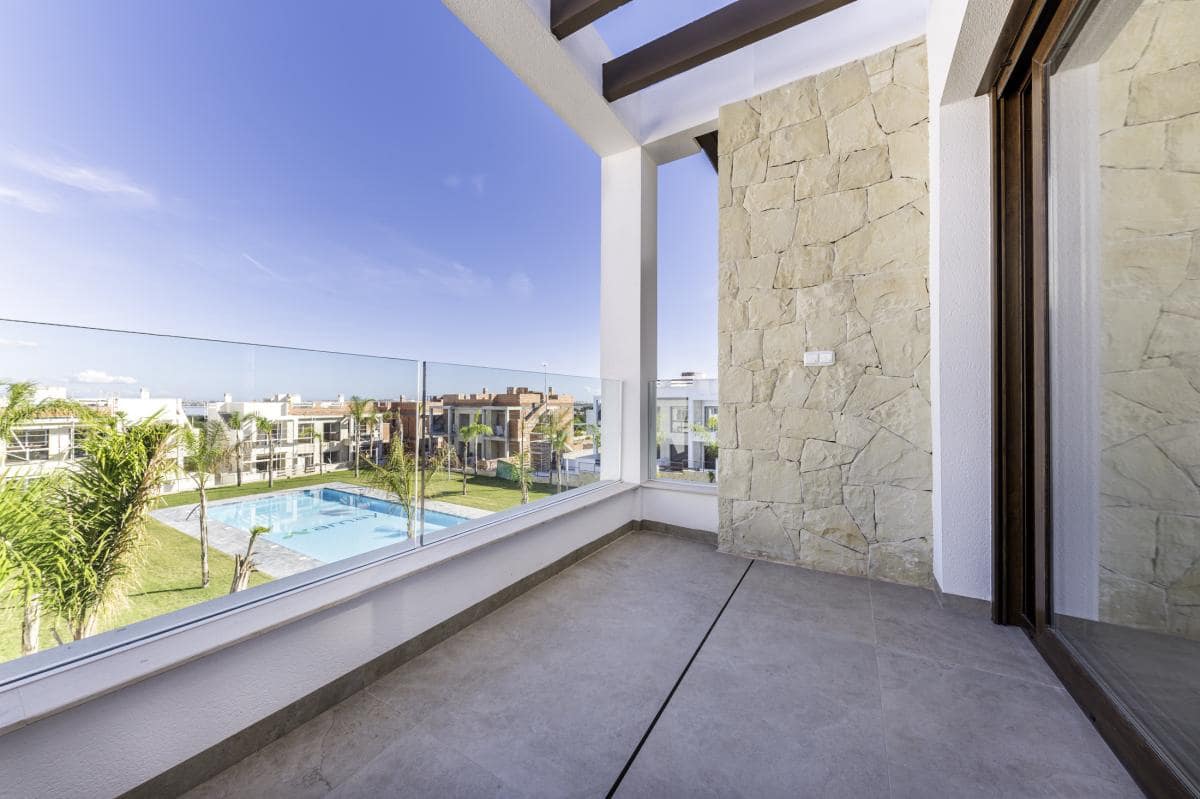 Apartamento de 2 habitaciones en Torrevieja en venta con piscina - 300.000 € (Ref: 9917040)