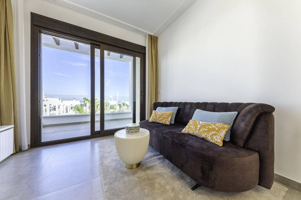 Apartamento de 2 habitaciones en Torrevieja en venta con piscina - 300.000 € (Ref: 9917040)