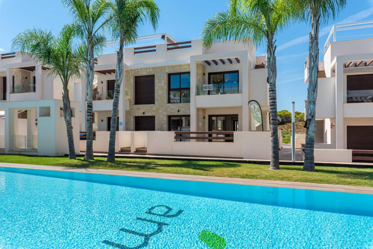 Apartamento de 2 habitaciones en Torrevieja en venta con piscina - 300.000 € (Ref: 9917040)