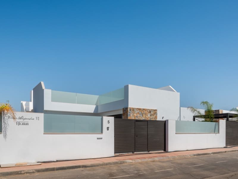 3 bedroom Townhouse for sale in Los Alcazares with pool - € 504,300 (Ref: 9917042)