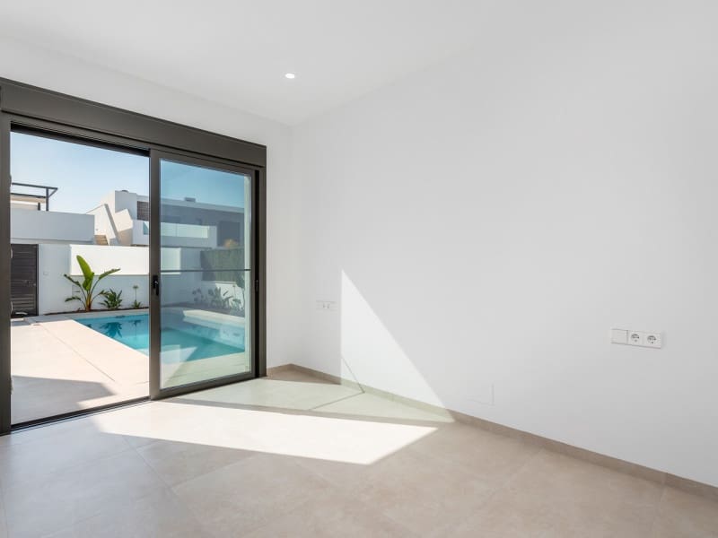 3 bedroom Townhouse for sale in Los Alcazares with pool - € 504,300 (Ref: 9917042)