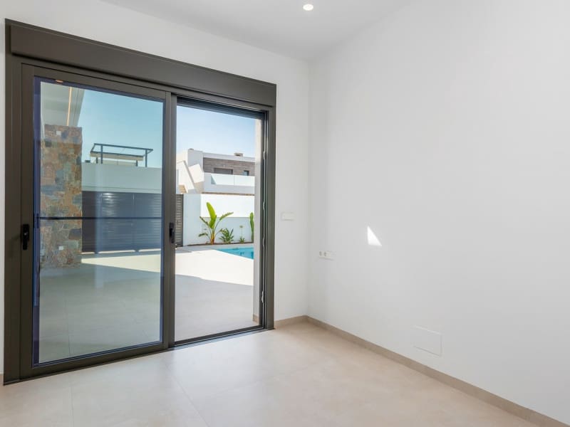 3 bedroom Townhouse for sale in Los Alcazares with pool - € 504,300 (Ref: 9917042)