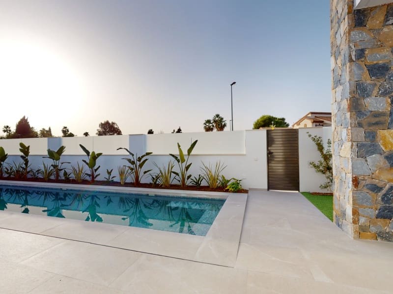 3 bedroom Townhouse for sale in Los Alcazares with pool - € 504,300 (Ref: 9917042)