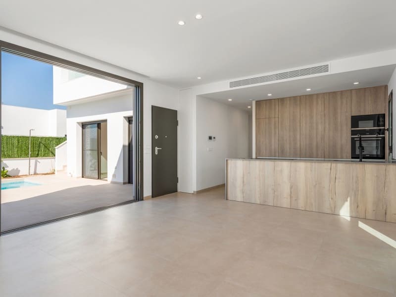 3 bedroom Townhouse for sale in Los Alcazares with pool - € 504,300 (Ref: 9917042)