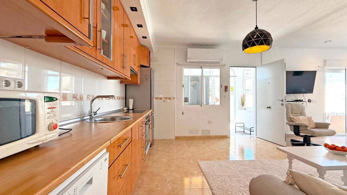 2 Zimmer Villa zu verkaufen in Torrevieja mit Pool - 199.900 € (Ref: 9917294)