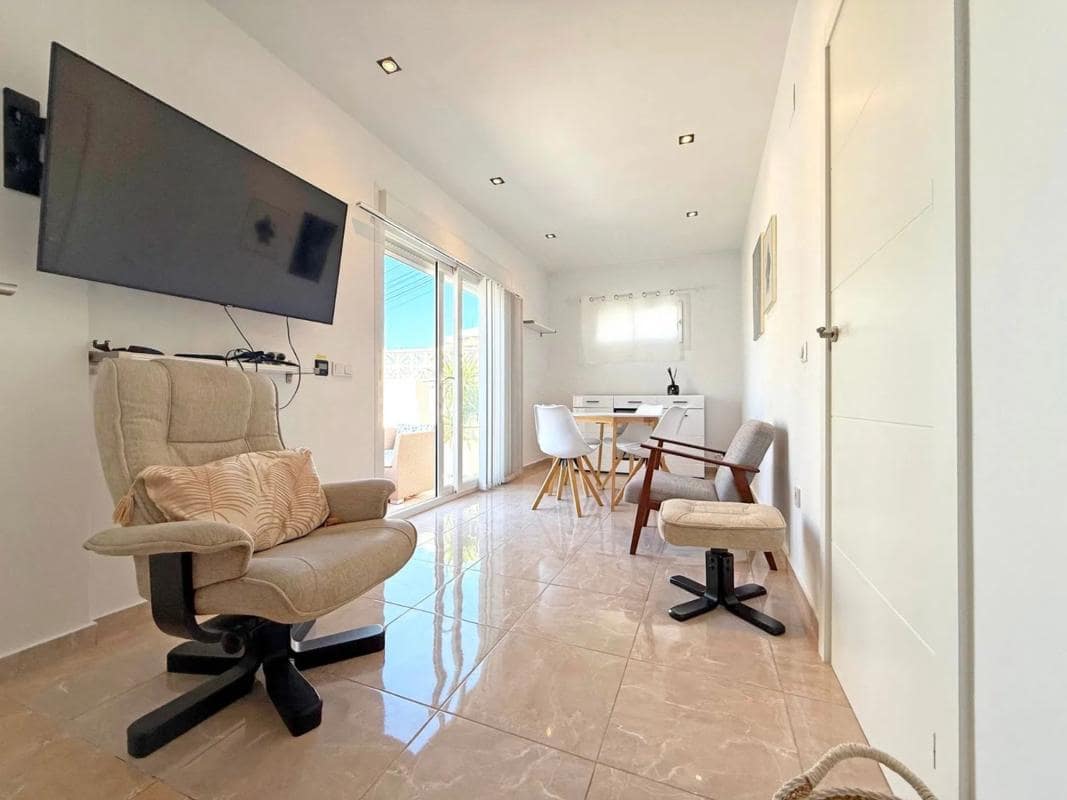 2 Zimmer Villa zu verkaufen in Torrevieja mit Pool - 199.900 € (Ref: 9917294)