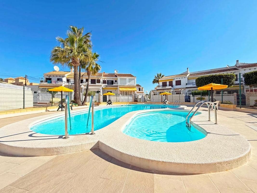 2 Zimmer Villa zu verkaufen in Torrevieja mit Pool - 199.900 € (Ref: 9917294)