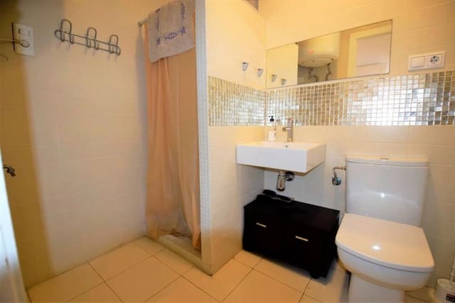 Commerciale in vendita in Zona Pueblo, Guardamar del Segura - 110.000 € (Rif: 9917295)