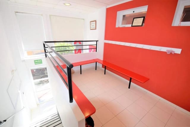 Commerciale in vendita in Zona Pueblo, Guardamar del Segura - 110.000 € (Rif: 9917295)
