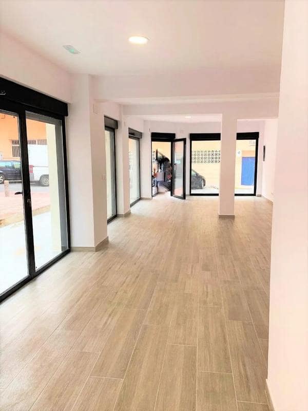 Komercyjne na sprzedaż w Guardamar del Segura - 130 000 € (Ref: 9917297)