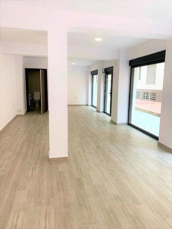 Komercyjne na sprzedaż w Guardamar del Segura - 130 000 € (Ref: 9917297)