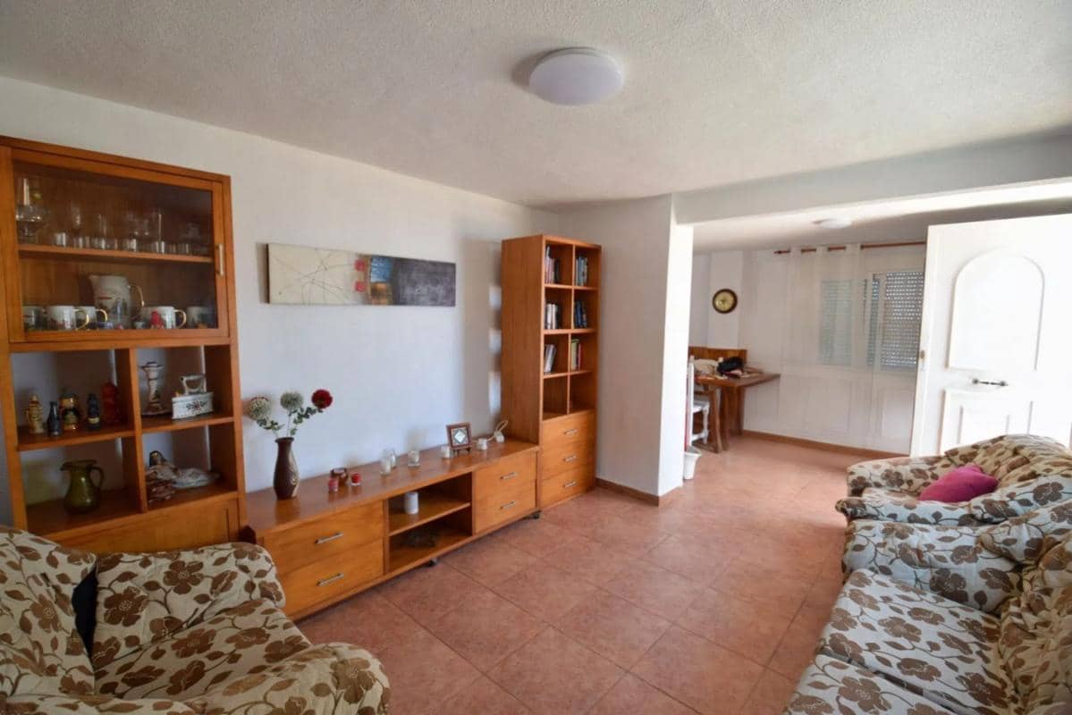 7 bedroom Villa for sale in Guardamar del Segura - € 750,000 (Ref: 9917300)