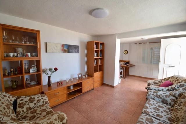 7 bedroom Villa for sale in Guardamar Playa, Guardamar del Segura - € 750,000 (Ref: 9917300)