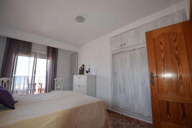 7 bedroom Villa for sale in Guardamar Playa, Guardamar del Segura - € 750,000 (Ref: 9917300)