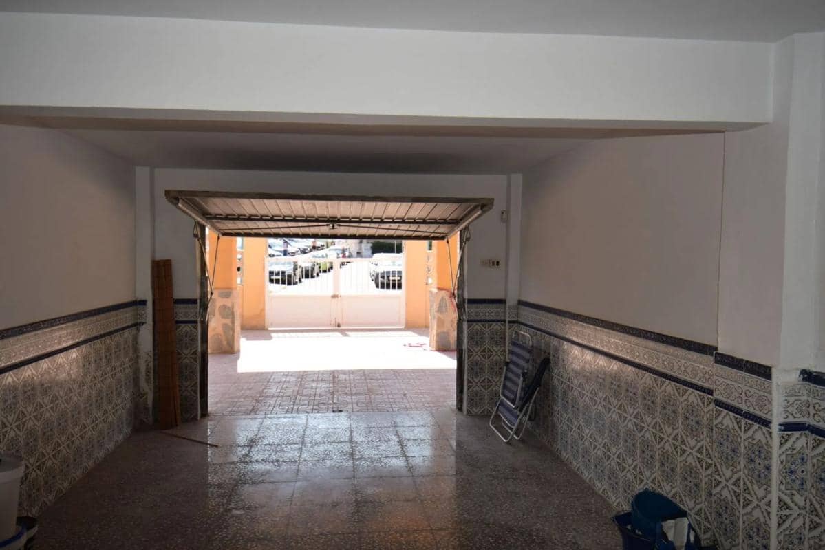 7 bedroom Villa for sale in Guardamar del Segura - € 750,000 (Ref: 9917300)