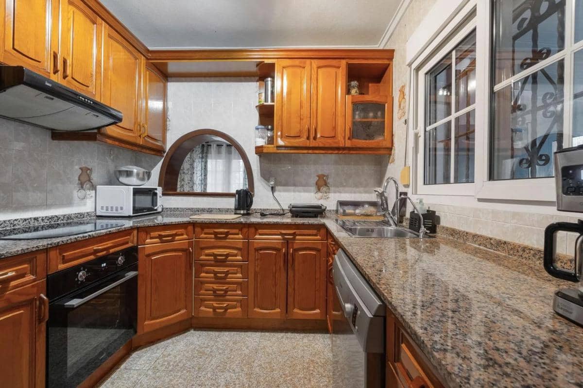 3 slaapkamer Villa te koop in Torrevieja met zwembad - € 490.000 (Ref: 9917307)