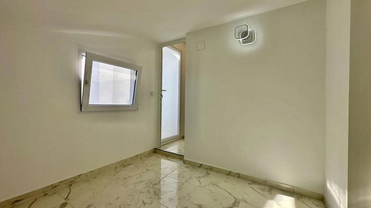 3 makuuhuone Omakotitalo myytävänä paikassa Torrevieja mukana uima-altaan - 229 000 € (Ref: 9917314)
