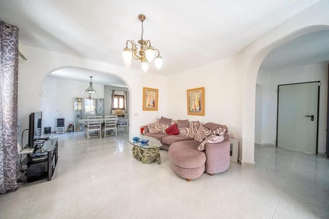 6 quarto Moradia para venda em Las Filipinas com piscina - 450 000 € (Ref: 9917322)