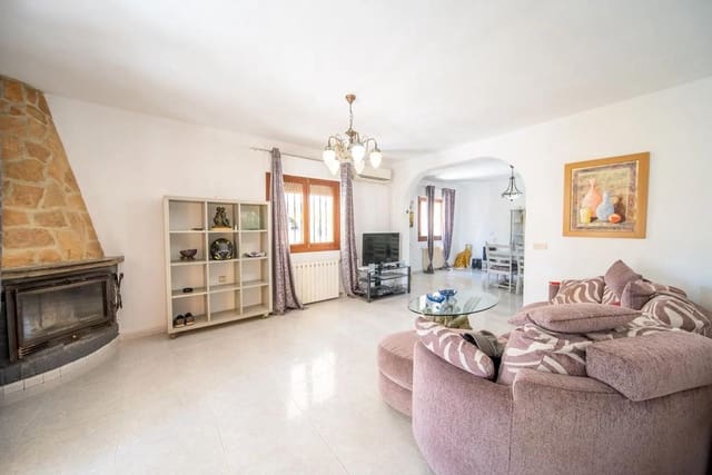 6 quarto Moradia para venda em Las Filipinas com piscina - 450 000 € (Ref: 9917322)