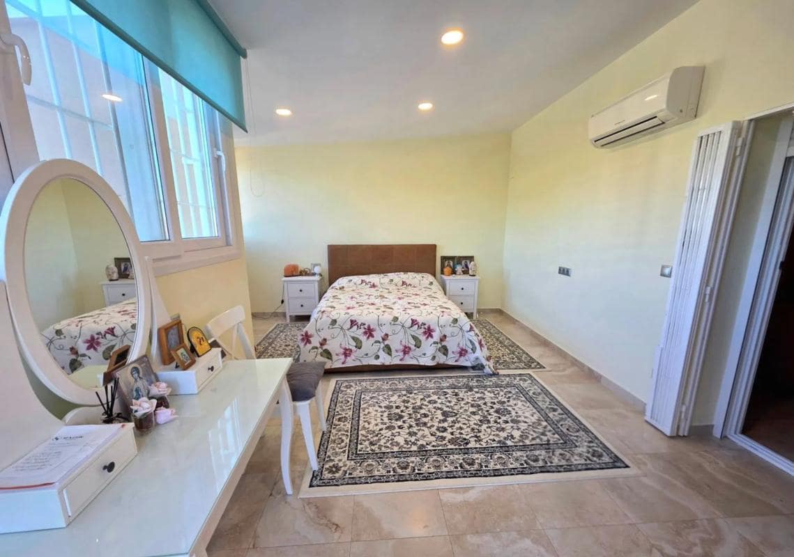 5 sovrum Villa till salu i Orihuela - 739 900 € (Ref: 9917323)