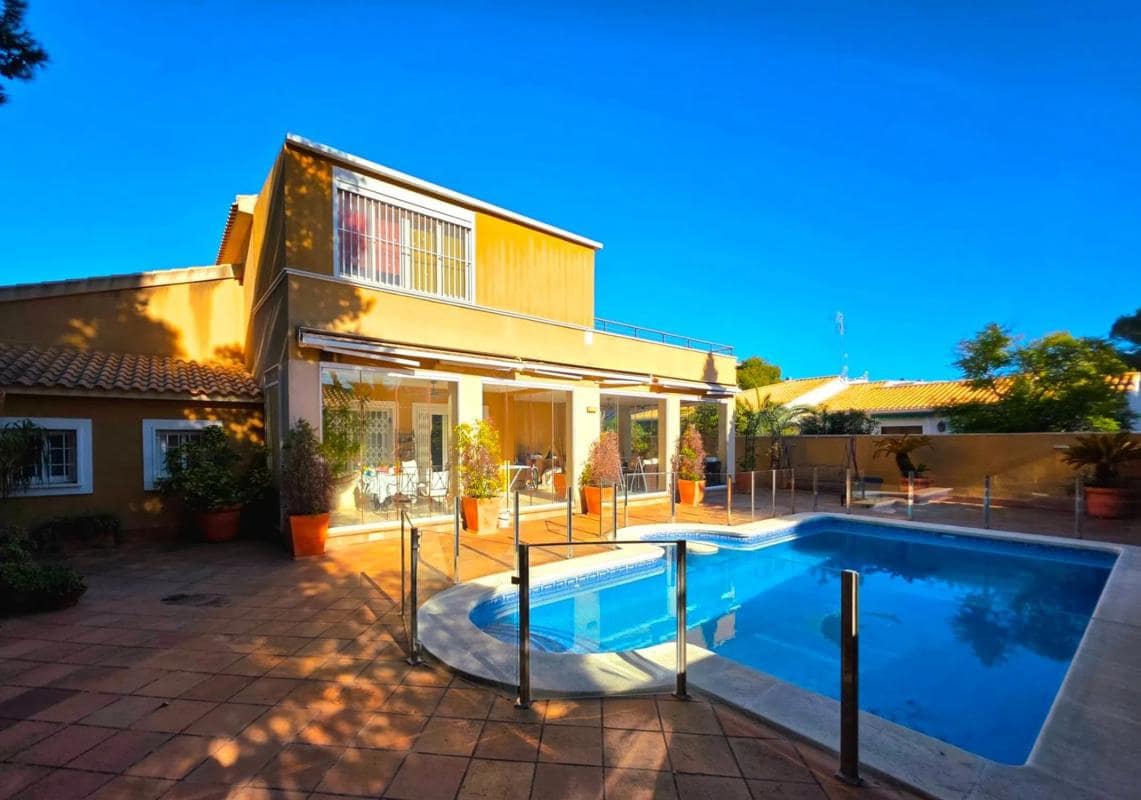 5 sovrum Villa till salu i Orihuela - 739 900 € (Ref: 9917323)