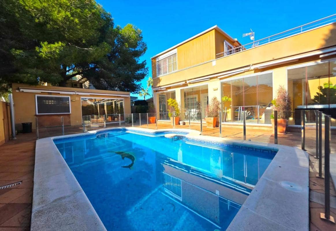 5 sovrum Villa till salu i Orihuela - 739 900 € (Ref: 9917323)