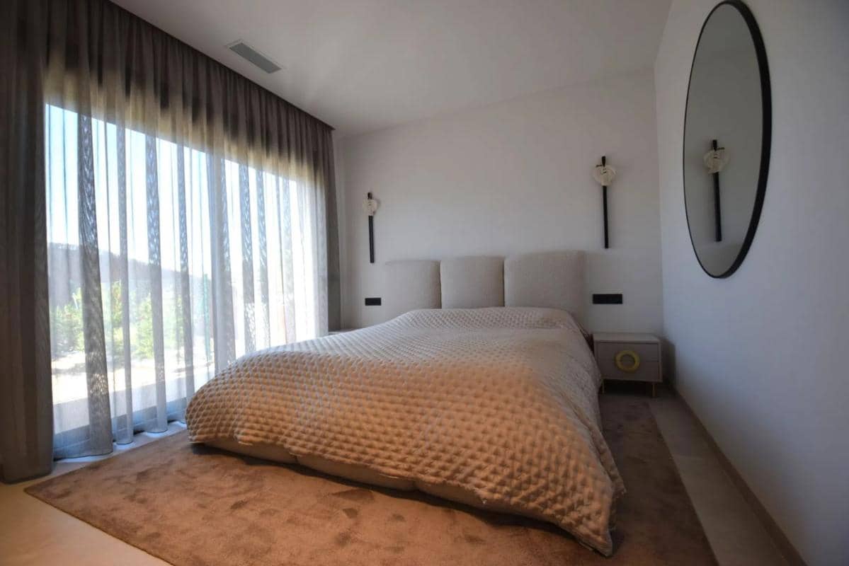 3 bedroom Villa for sale in Orihuela with pool - € 1,030,000 (Ref: 9917325)