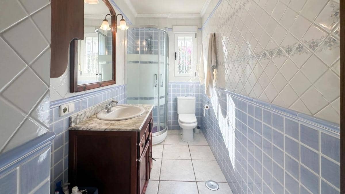 6 makuuhuone Huvila myytävänä paikassa Torrevieja mukana uima-altaan - 950 000 € (Ref: 9917327)