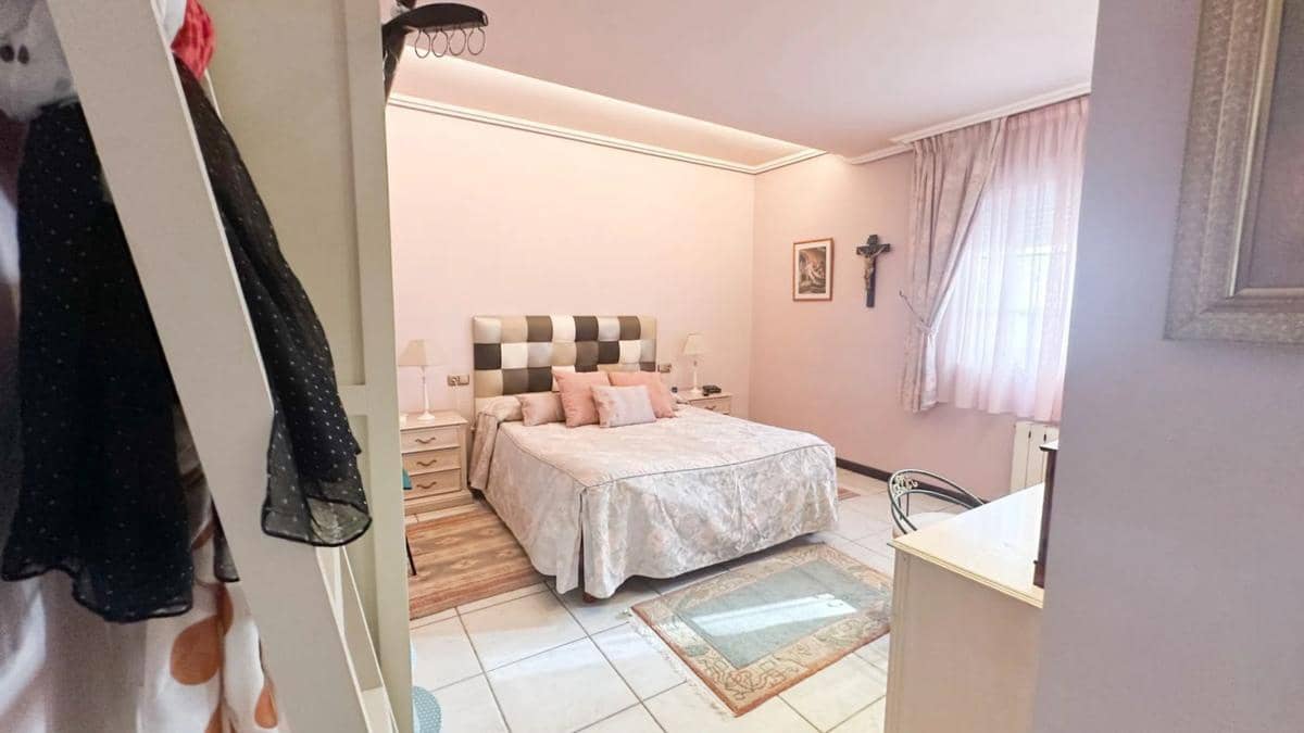 6 makuuhuone Huvila myytävänä paikassa Torrevieja mukana uima-altaan - 950 000 € (Ref: 9917327)