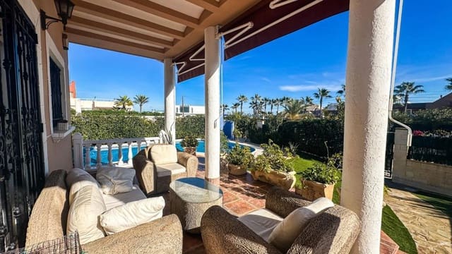 6 makuuhuone Huvila myytävänä paikassa Cañada del Molino, Torrevieja mukana uima-altaan - 950 000 € (Ref: 9917327)
