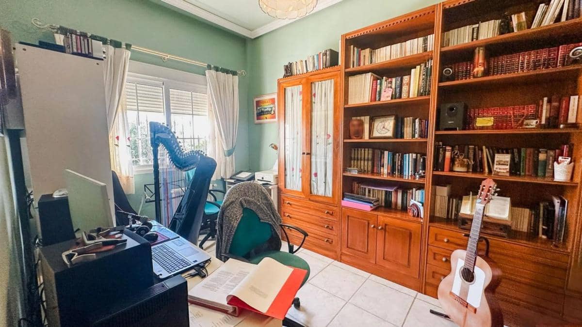 6 makuuhuone Huvila myytävänä paikassa Torrevieja mukana uima-altaan - 950 000 € (Ref: 9917327)