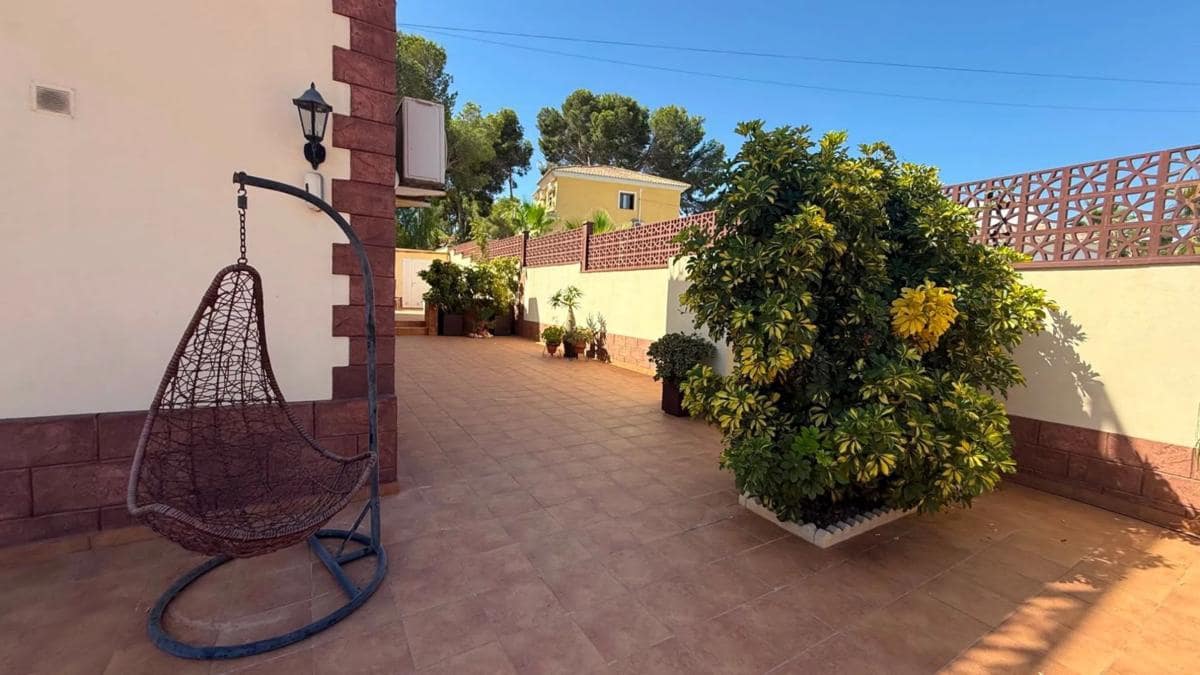 7 bedroom Villa for sale in Torrevieja - € 930,000 (Ref: 9917330)