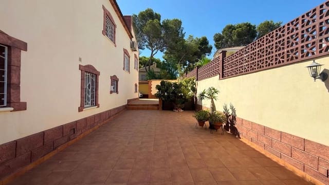 7 bedroom Villa for sale in Los Balcones - Los Altos, Torrevieja - € 930,000 (Ref: 9917330)