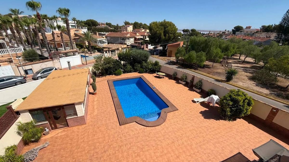 7 bedroom Villa for sale in Torrevieja - € 930,000 (Ref: 9917330)