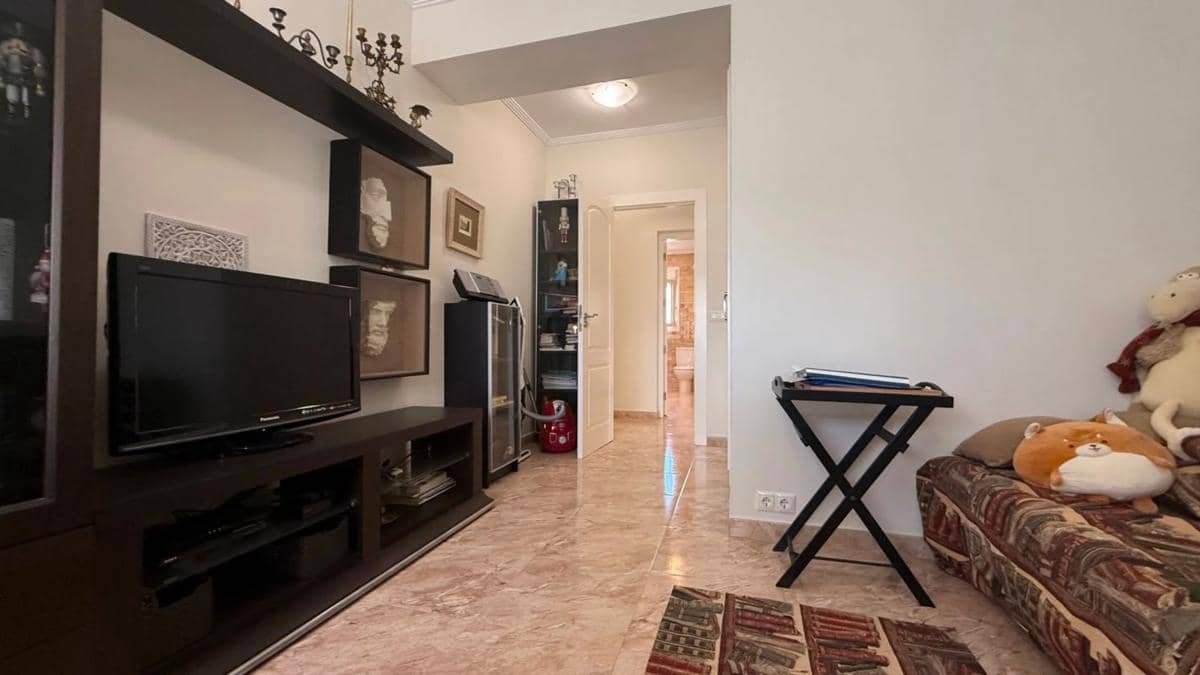 7 bedroom Villa for sale in Torrevieja - € 930,000 (Ref: 9917330)