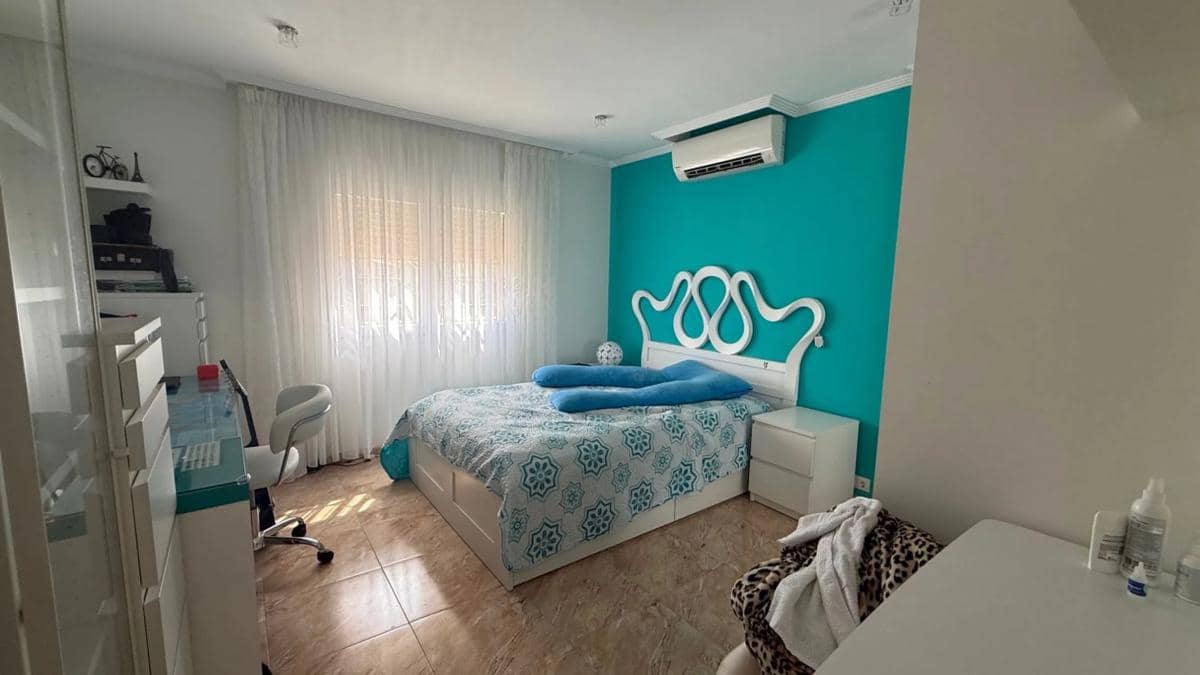 7 bedroom Villa for sale in Torrevieja - € 930,000 (Ref: 9917330)