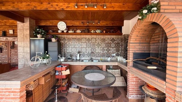 7 bedroom Villa for sale in Los Balcones - Los Altos, Torrevieja - € 930,000 (Ref: 9917330)