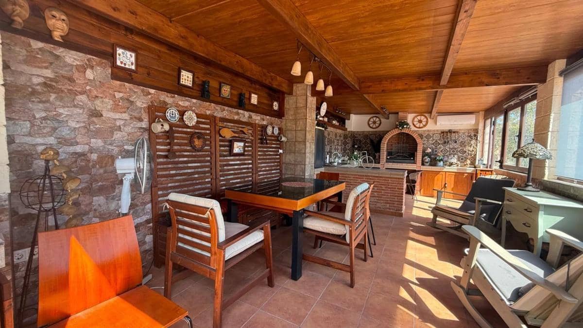 7 bedroom Villa for sale in Torrevieja - € 930,000 (Ref: 9917330)