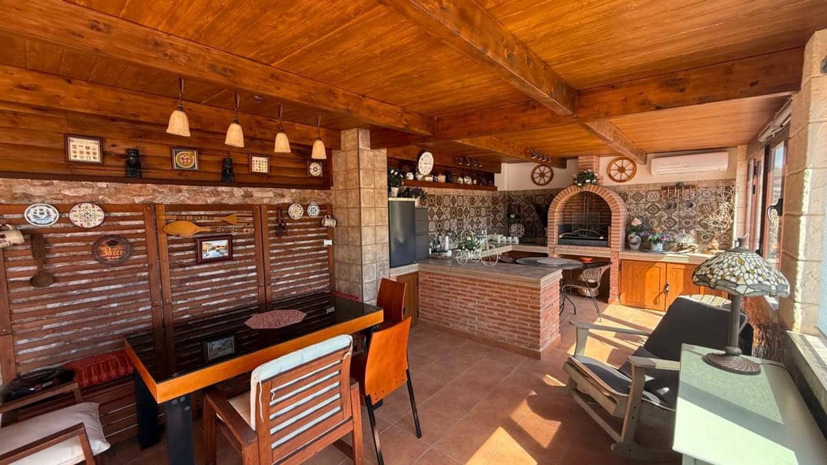 7 bedroom Villa for sale in Torrevieja - € 930,000 (Ref: 9917330)