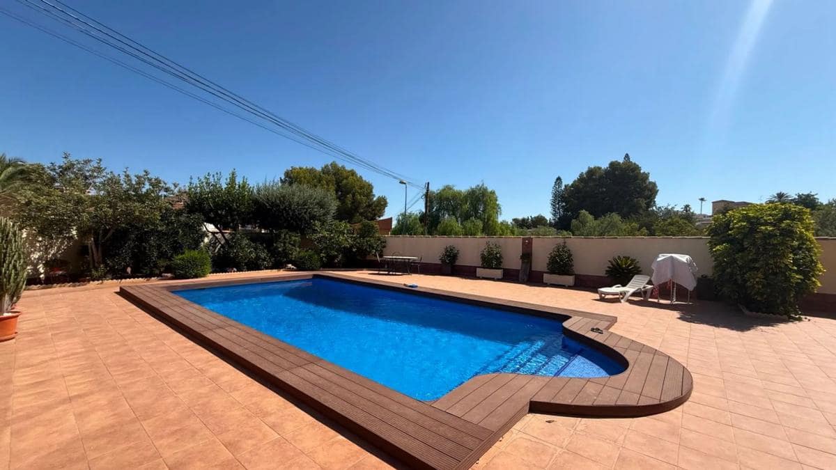 7 bedroom Villa for sale in Torrevieja - € 930,000 (Ref: 9917330)