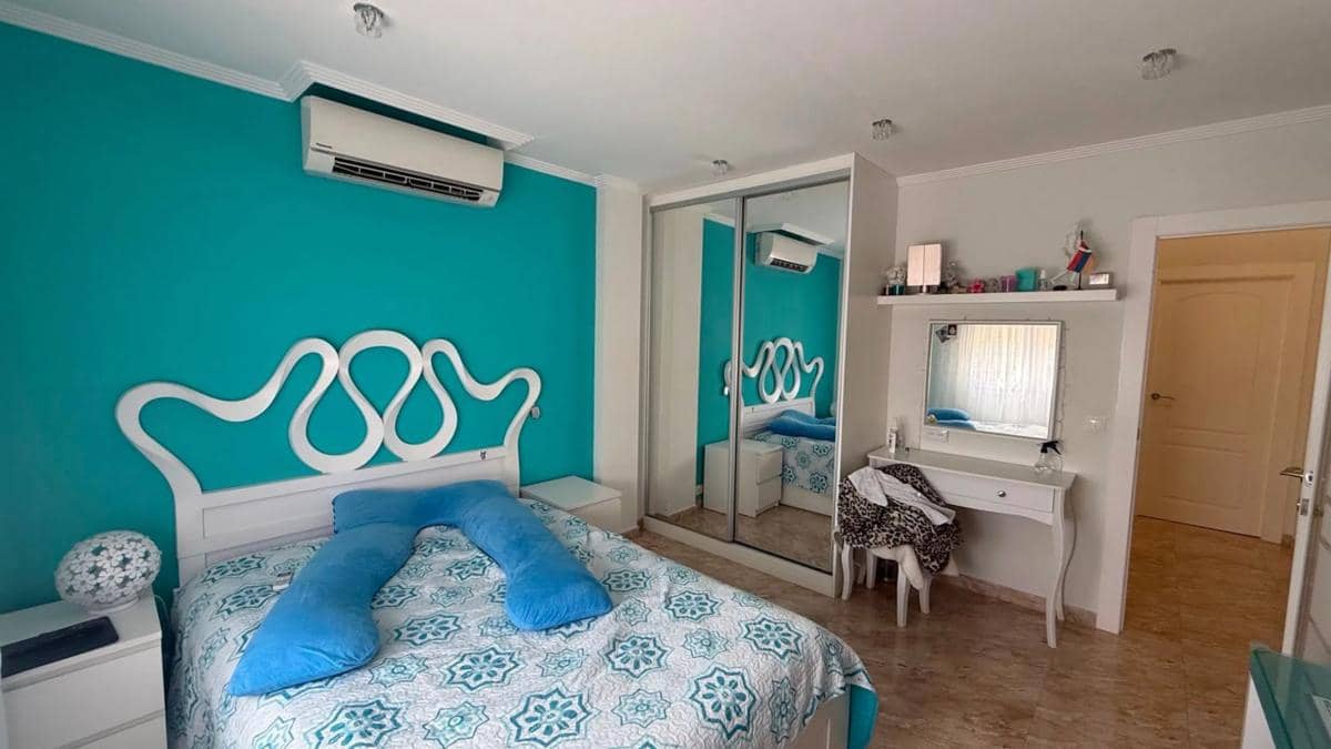 7 bedroom Villa for sale in Torrevieja - € 930,000 (Ref: 9917330)