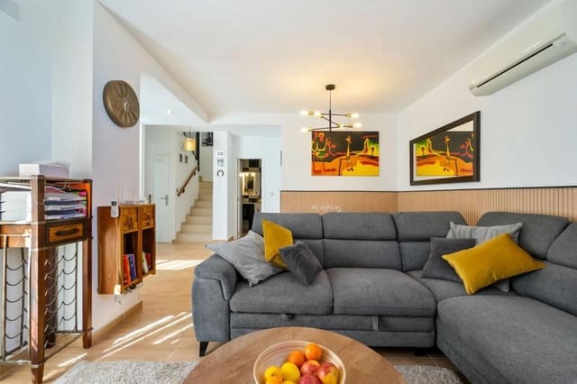 3 slaapkamer Villa te koop in Blue Lagoon met zwembad - € 288.000 (Ref: 9917339)