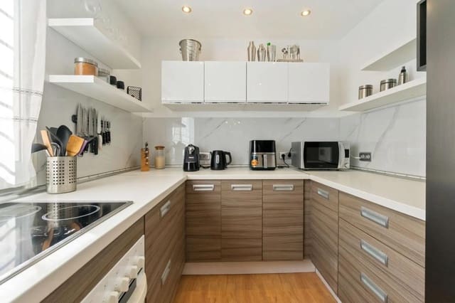 3 slaapkamer Villa te koop in Blue Lagoon met zwembad - € 288.000 (Ref: 9917339)
