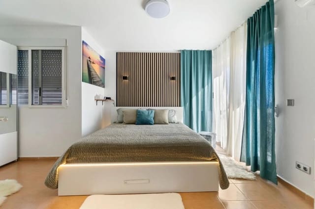 3 slaapkamer Villa te koop in Blue Lagoon met zwembad - € 288.000 (Ref: 9917339)